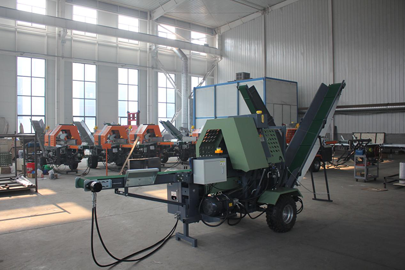 Industrial wood splitting machine